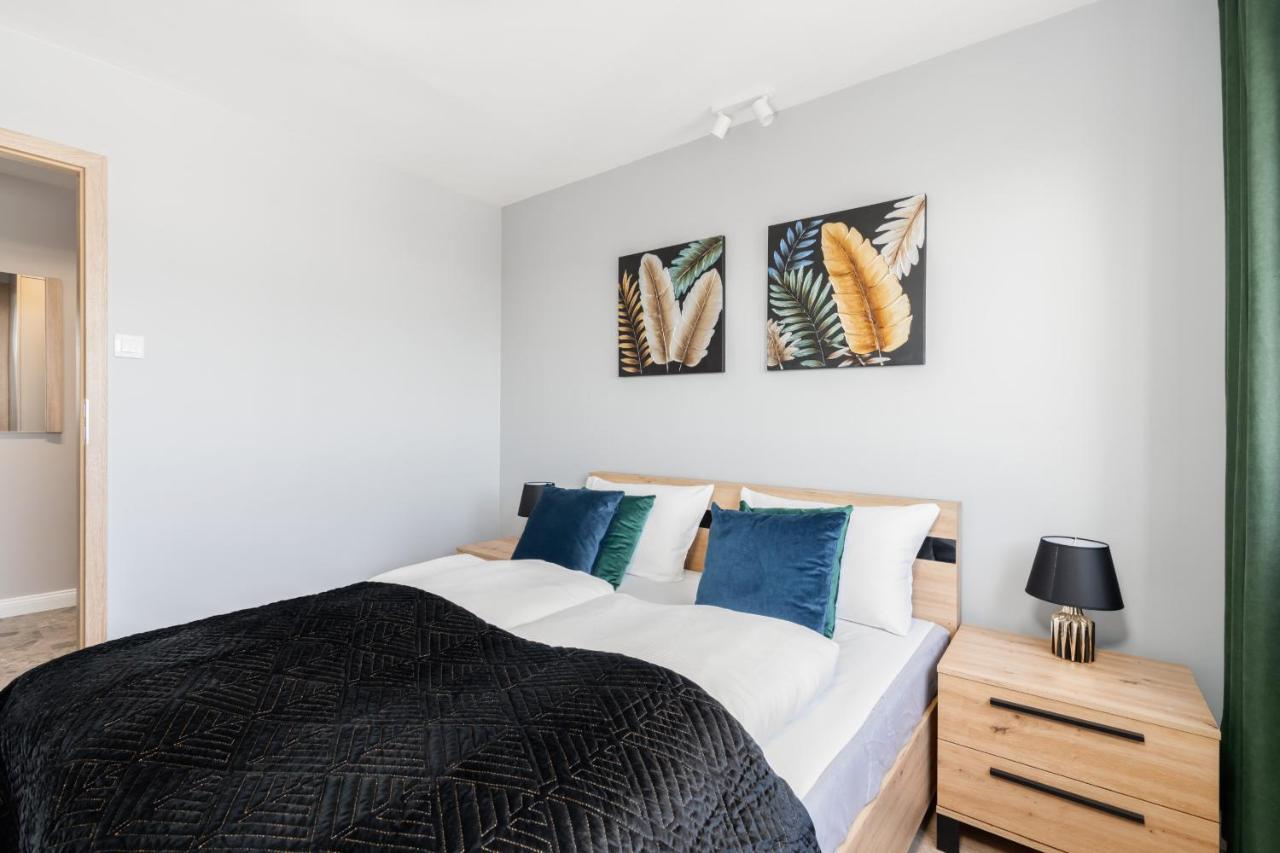 Stylish Apartment Near Wroclavia For 4 Guests By Noclegi Renters Wroclaw Luaran gambar