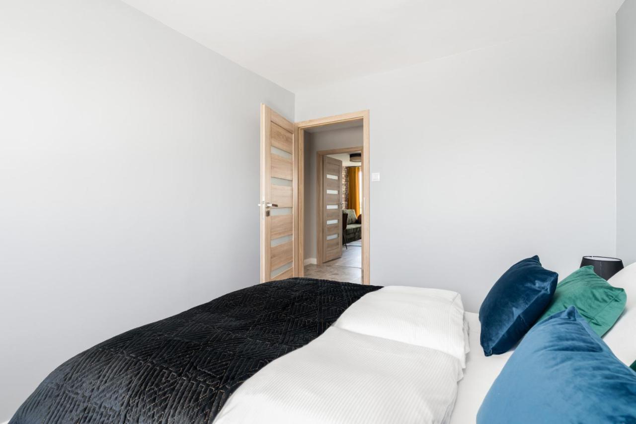 Stylish Apartment Near Wroclavia For 4 Guests By Noclegi Renters Wroclaw Luaran gambar