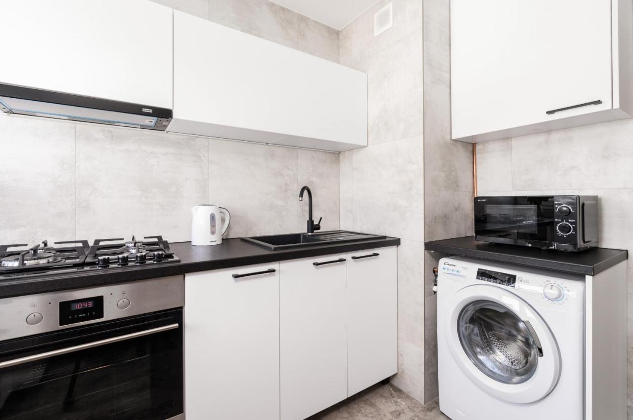 Stylish Apartment Near Wroclavia For 4 Guests By Noclegi Renters Wroclaw Luaran gambar